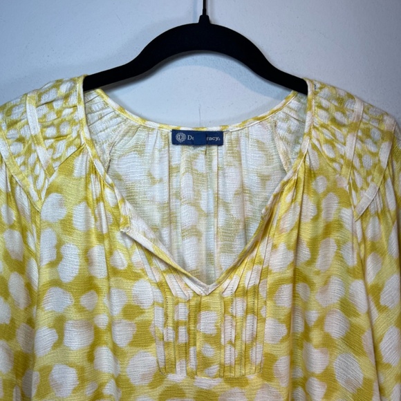 Democracy Women's Pintuck Blouse Yellow White Dots 3/4 Sleeves Split Neck  Small - Picture 2 of 13